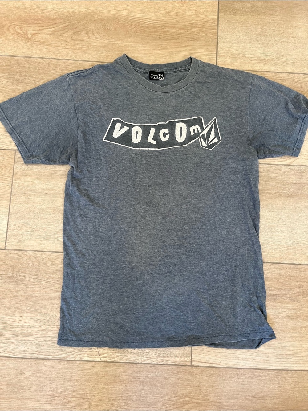 Men’s Vintage Volcom Retro T Shirts